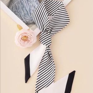 White & black striped twilly